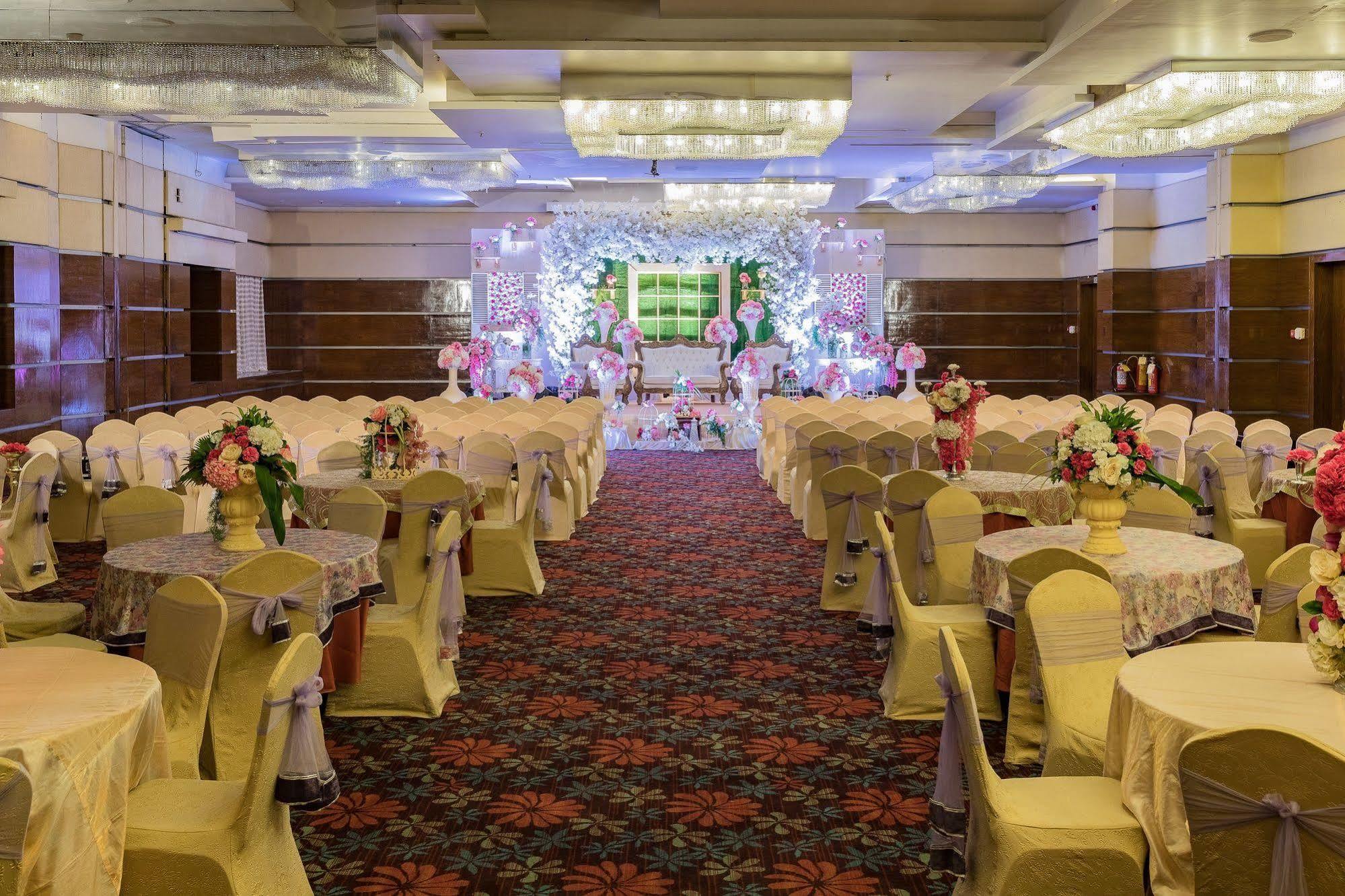 The Residence Hotel & Apartments Powai Мумбаї Екстер'єр фото